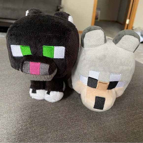 Mojang Jinx Official Minecraft 7” Tuxedo Cat & 9” Gray Wolf Plush Stuffed Toy - Picture 1 of 4